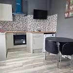 Impeccable 3-Bed Apartment In Bradford To Explore