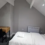 Impeccable 3-Bed Apartment In Bradford To Explore