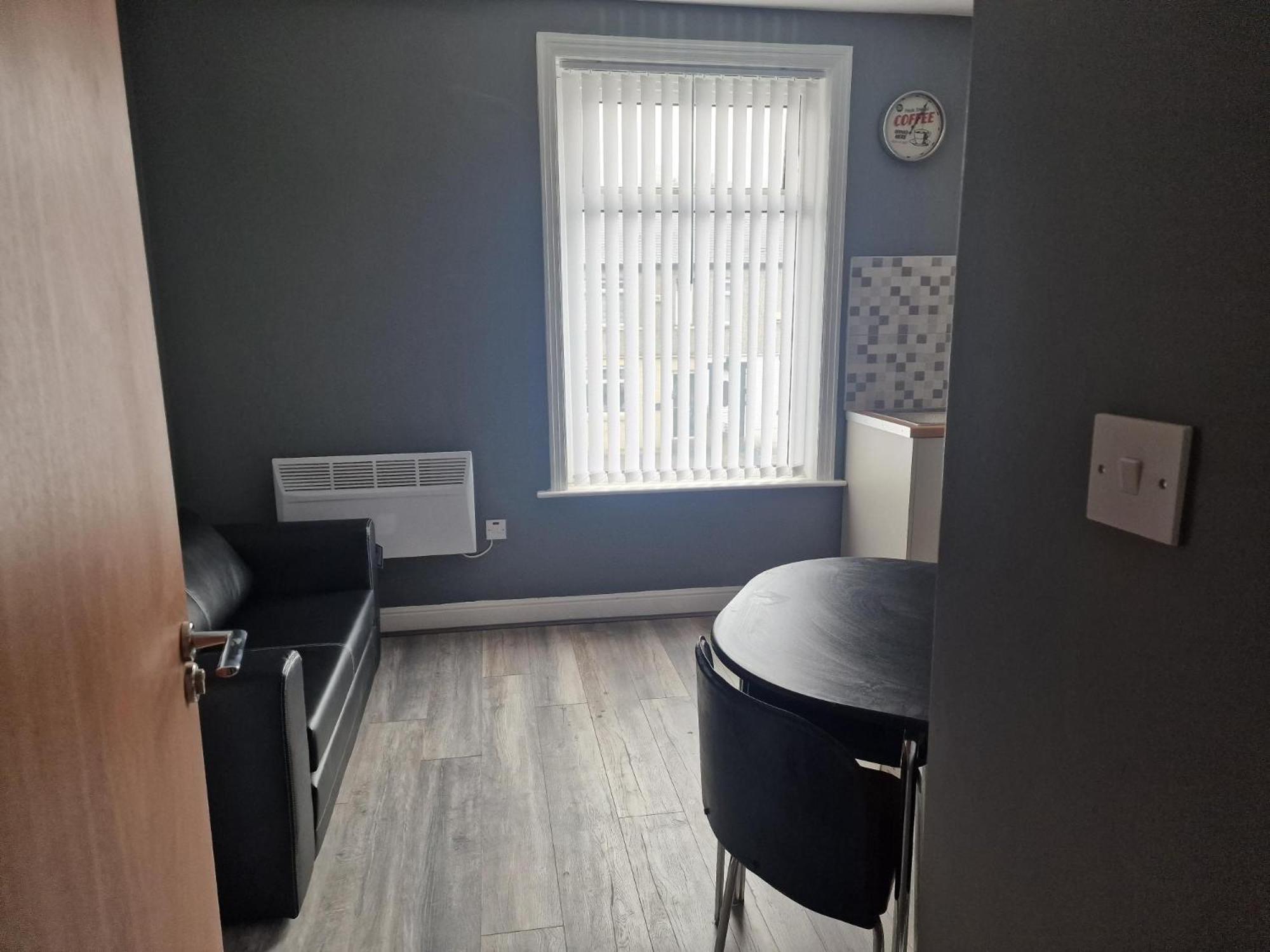 Impeccable 3-bed In Bradford To Explore *