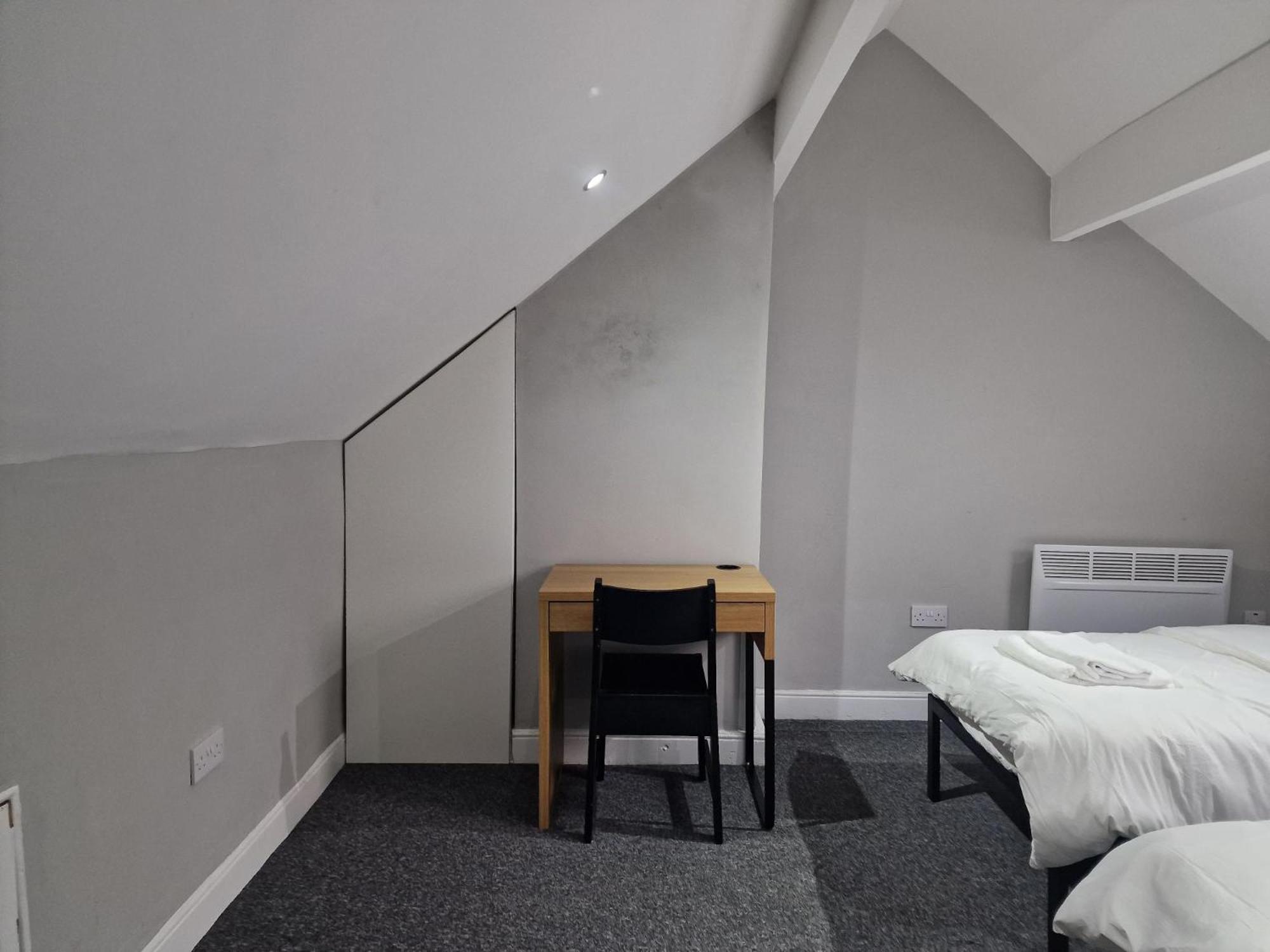 Impeccable 3-bed In Bradford To Explore