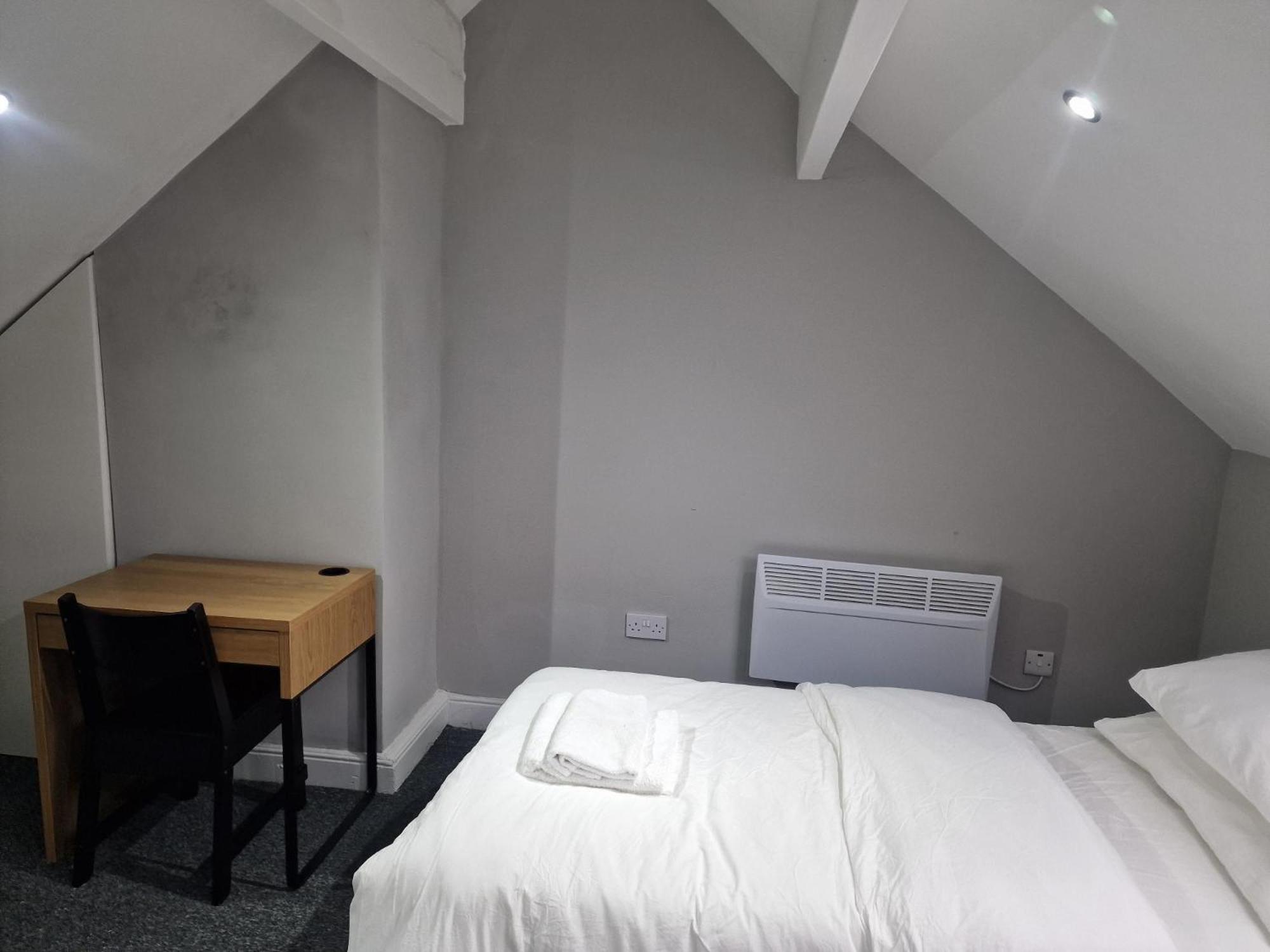 Impeccable 3-bed In Bradford To Explore