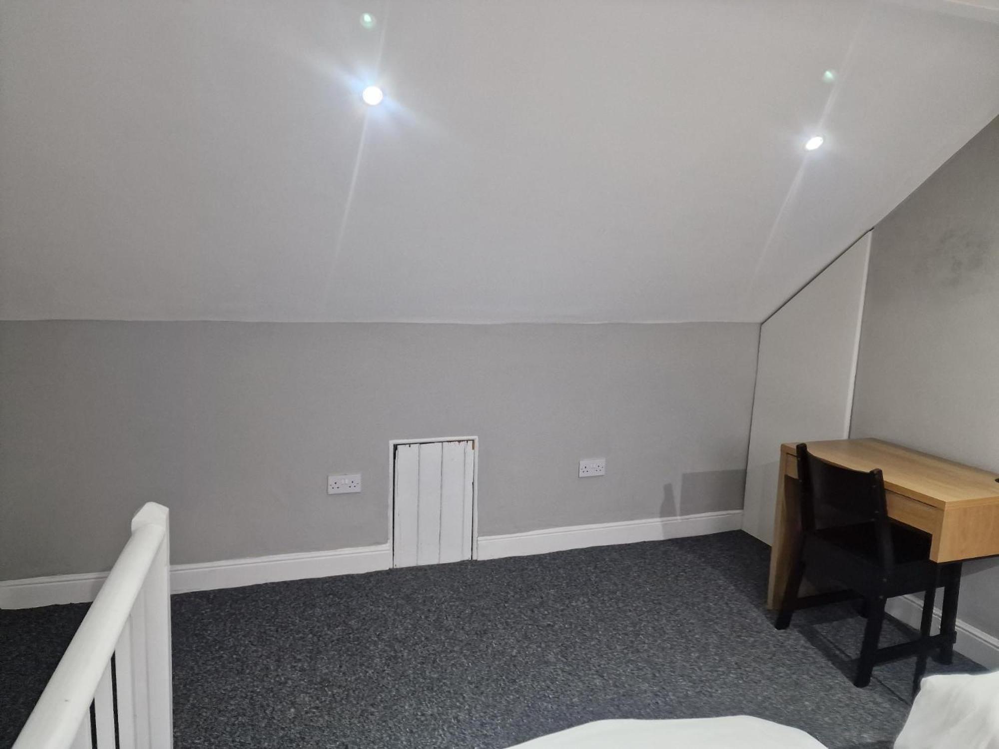 Impeccable 3-bed In Bradford To Explore Apartment *