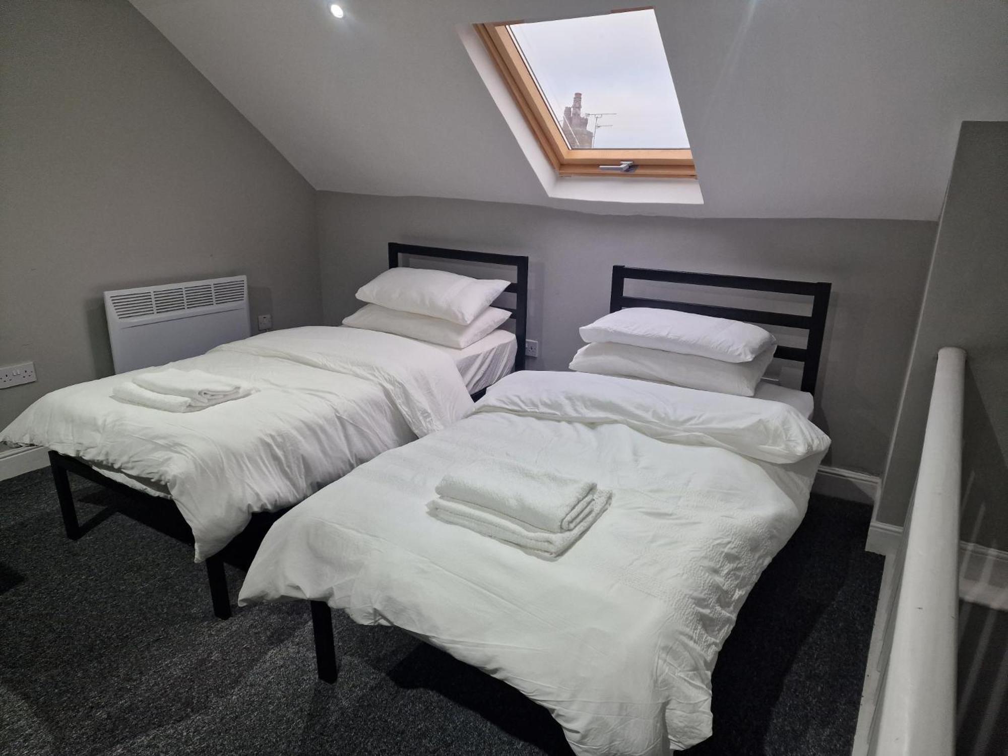 Impeccable 3-bed In Bradford To Explore Bradford (West Yorkshire)